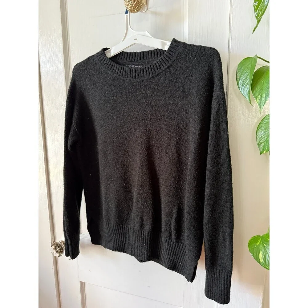 Banana republic men’s size medium black sweater